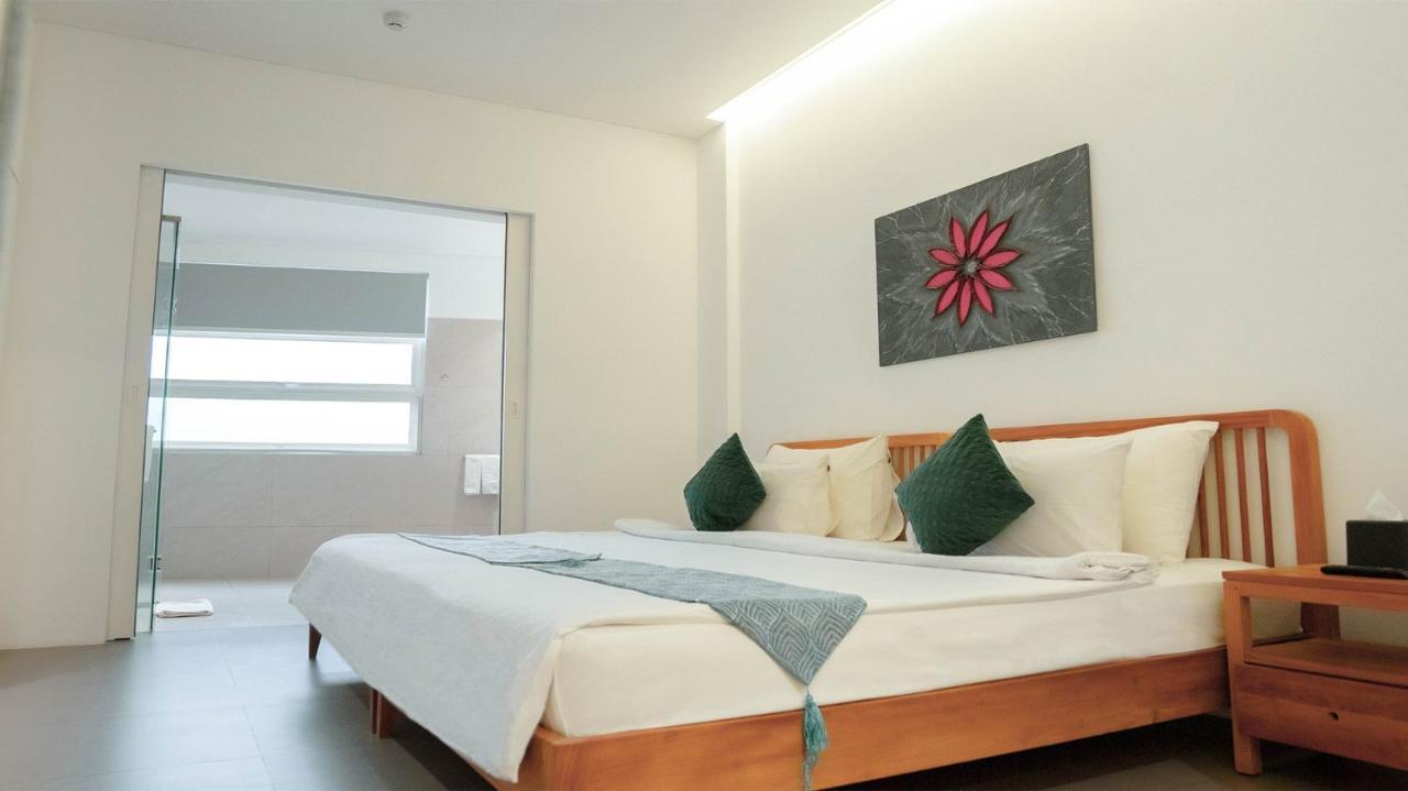 K Gallery Hotel Pasuruan Extérieur photo