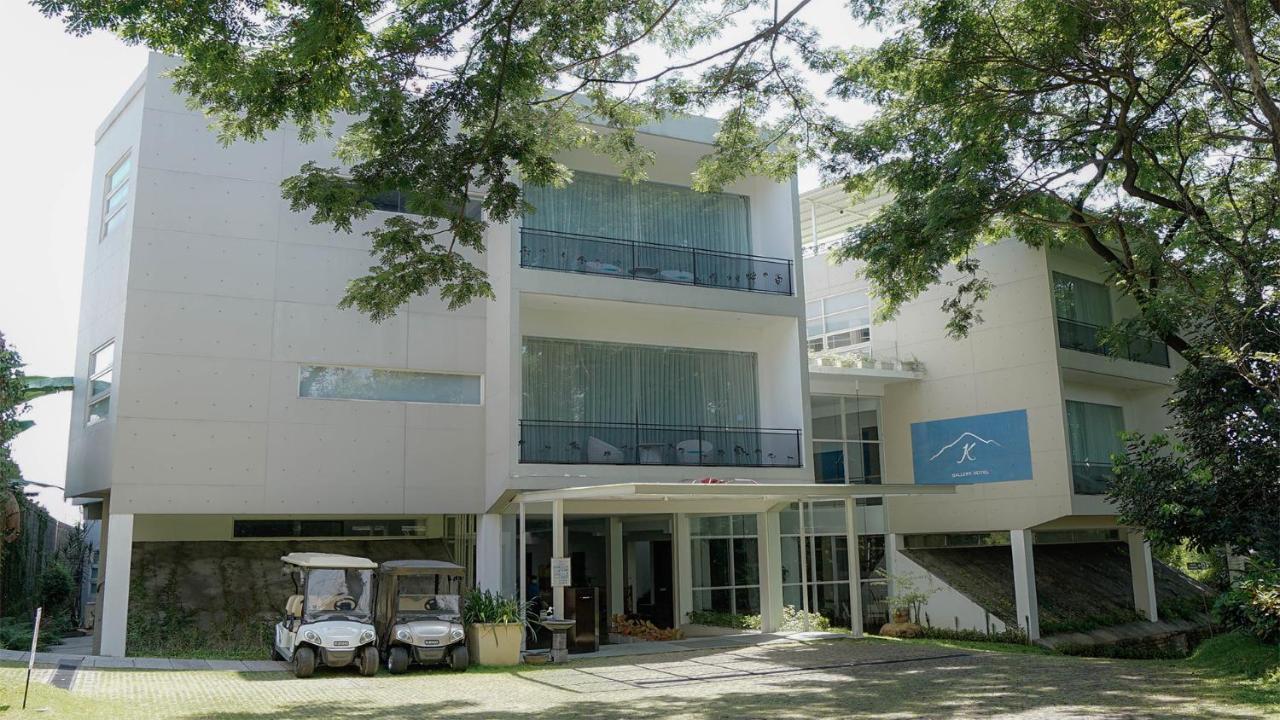K Gallery Hotel Pasuruan Extérieur photo