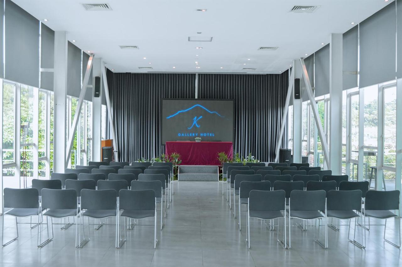 K Gallery Hotel Pasuruan Extérieur photo