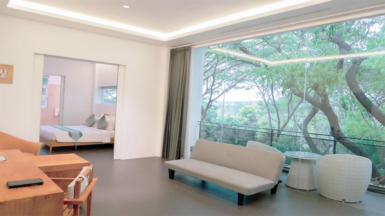 K Gallery Hotel Pasuruan Extérieur photo