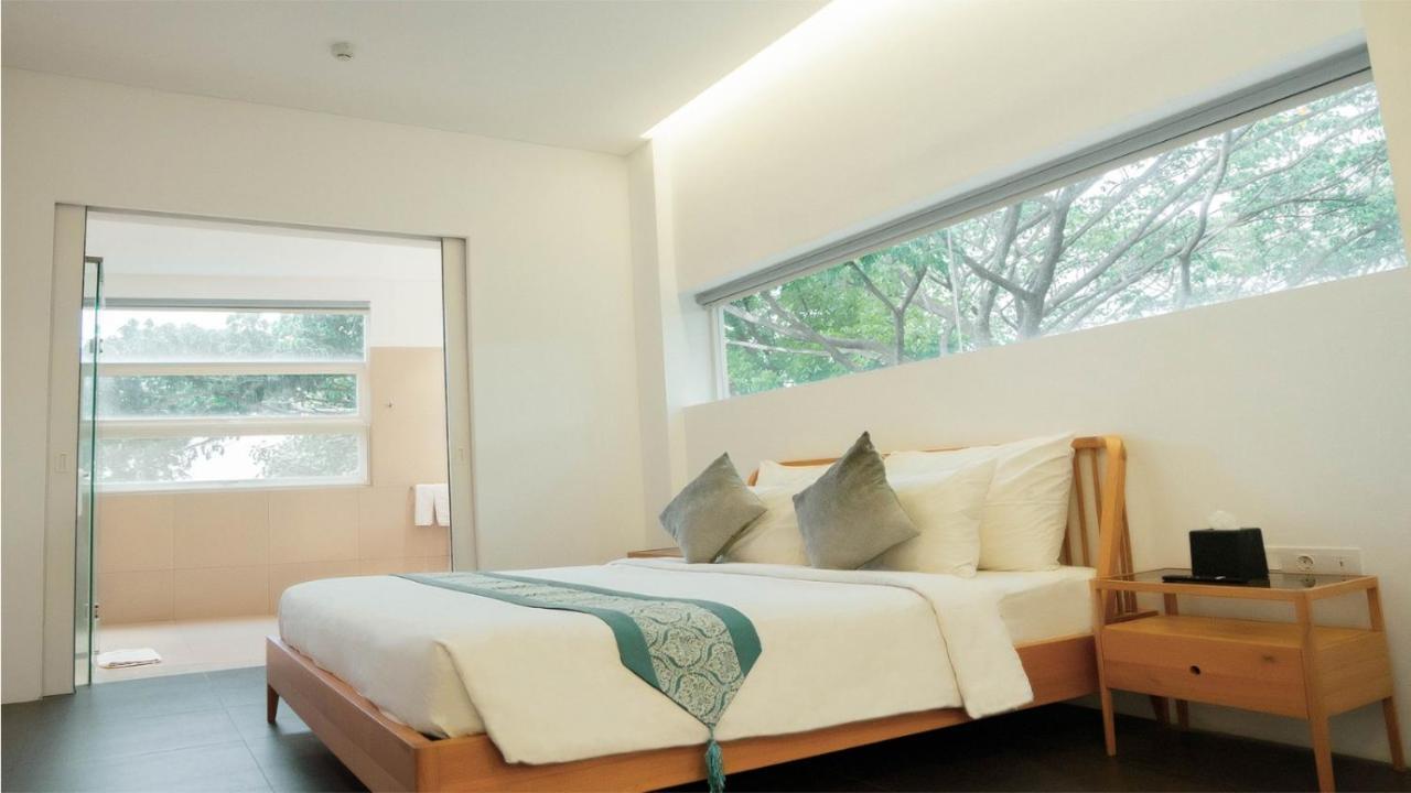 K Gallery Hotel Pasuruan Extérieur photo